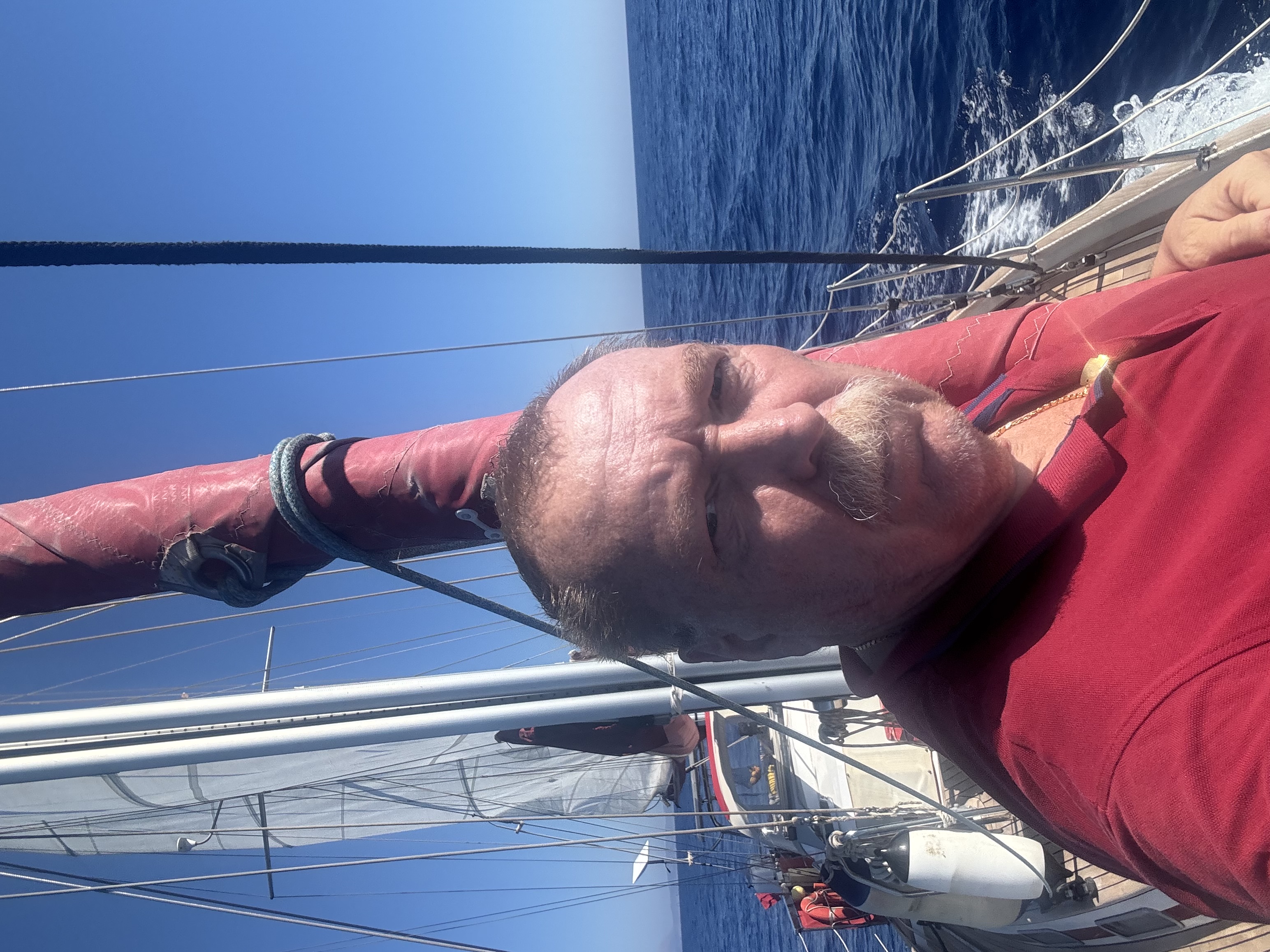 Skipper an Deck der Viking unterwegs auf See