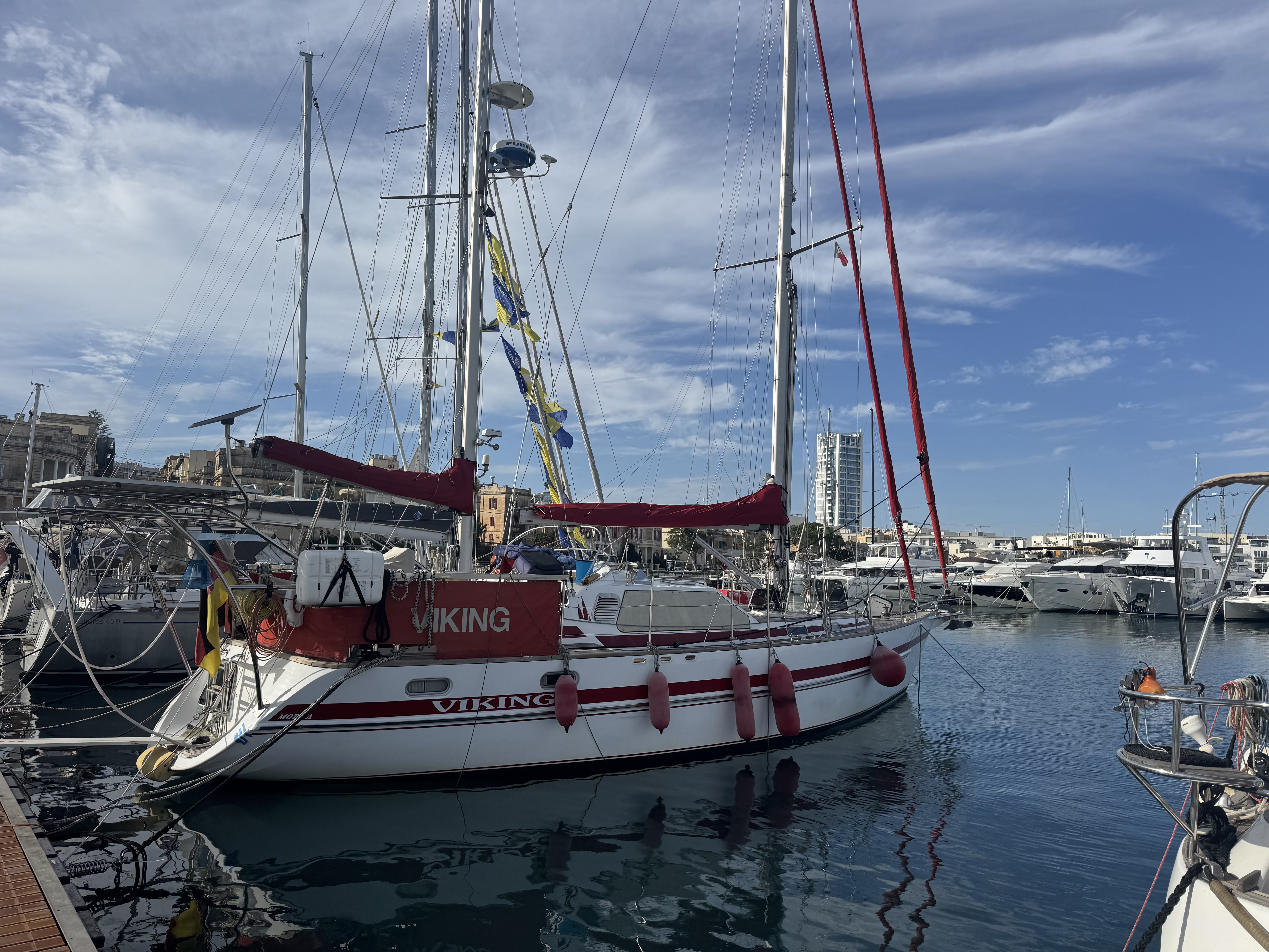Viking längsseits im Hafen
