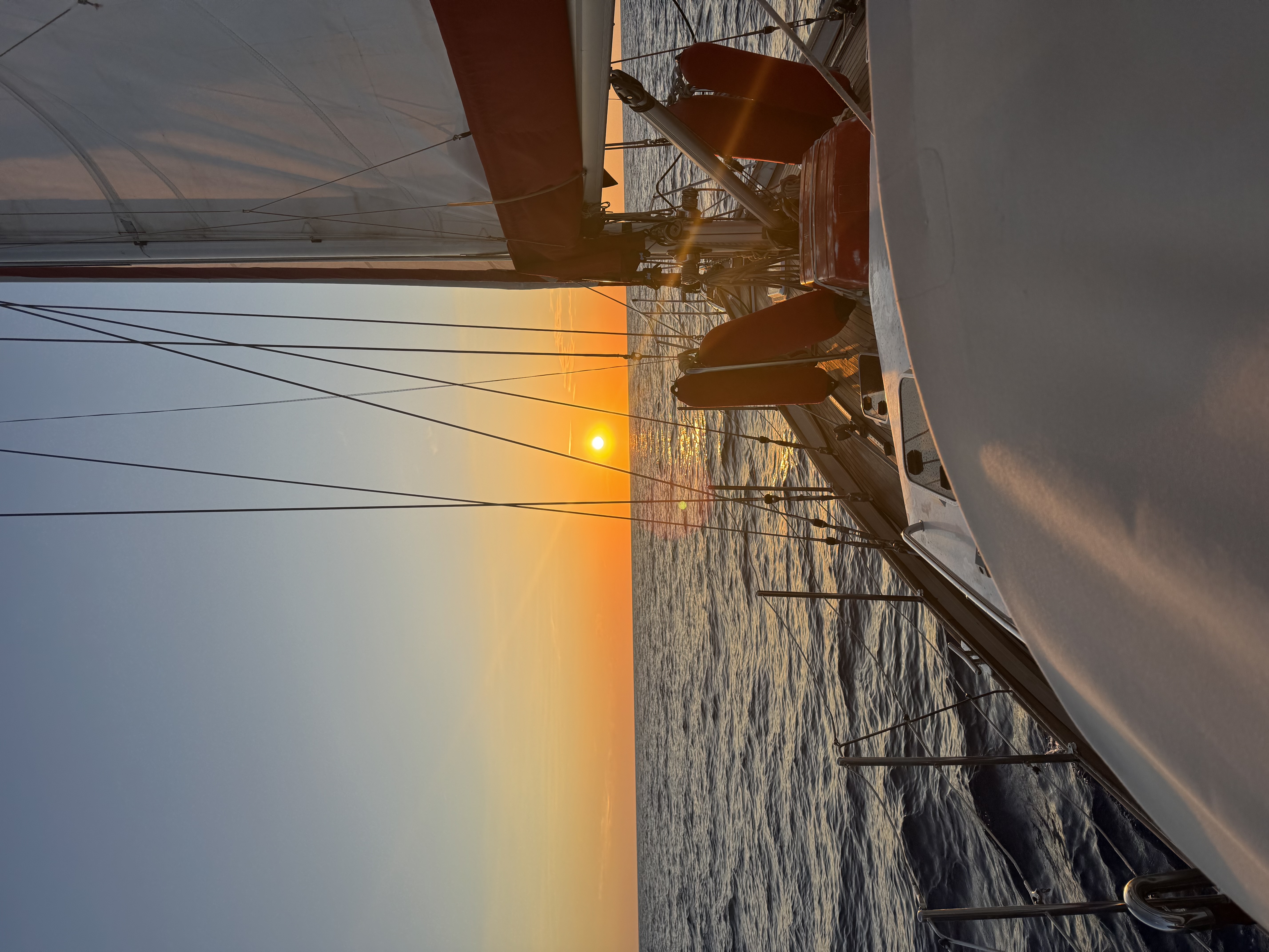 Sonnenaufgang vom Heck der Viking